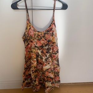 Bright, floral dress🌸